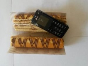 Kətənin içindən telefon çıxdı