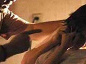 Yüksək vəzifəli məmur xanımını döyüb evdən qovdu — BAKIDA