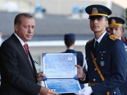 Ərdoğan azərbaycanlı hərbçilərə diplom verdi
