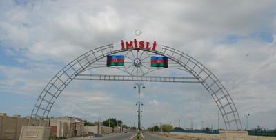 İmişli rayon Məzrəli bələdiyəsi sədri maxinasiya ilə məşğuldur