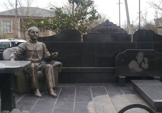 Dəbdəbəli “vor zakon” qəbirləri - FOTOLAR