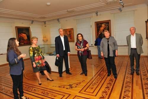 Qaqarinin qızı Bakıya gəlib