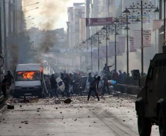 Türkiyədə silahlı şəxslər Bingöl polis rəisini ağır yaralayıb, onun 3 köməkçisini öldürüblər