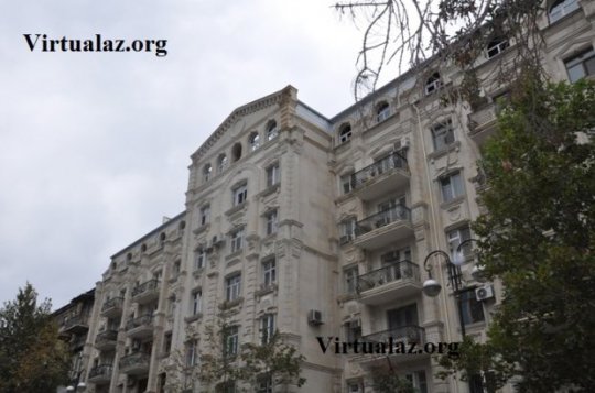 Bakıda bu da oldu: yaşadığı binada özünə şəxsi lift tikdirir - (Fotolar)