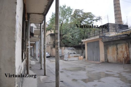 Bakıda bu da oldu: yaşadığı binada özünə şəxsi lift tikdirir - (Fotolar)
