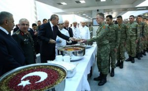Ərdoğan əsgərlərə hədik payladı - (Fotolar)