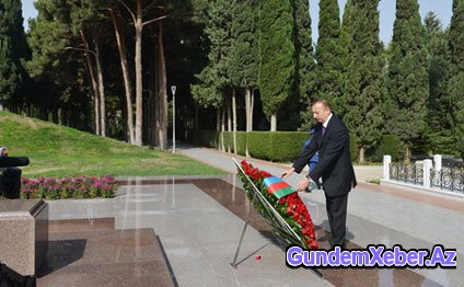 Prezident ümummilli lider Heydər Əliyevin məzarını ziyarət edib