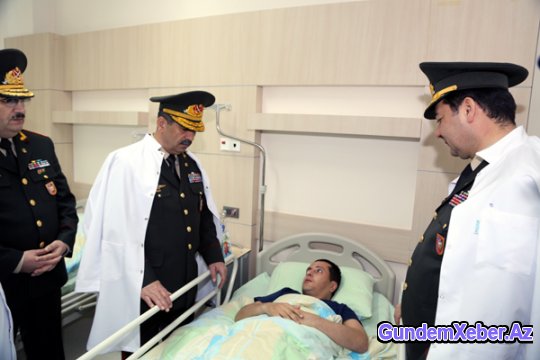 Müdafiə naziri və nazirliyin rəhbər heyəti Silahlı Qüvvələrin Baş Klinik Hospitalında olublar