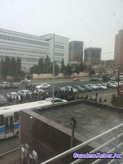 Bakıda nəqliyyat müfəttişləri taksi sürücüsünü maşınla vurdular - FOTOLAR
