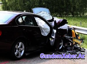 Bakıda işıq dirəyinə dəyən "Toyota" aşdı, sürücü öldü