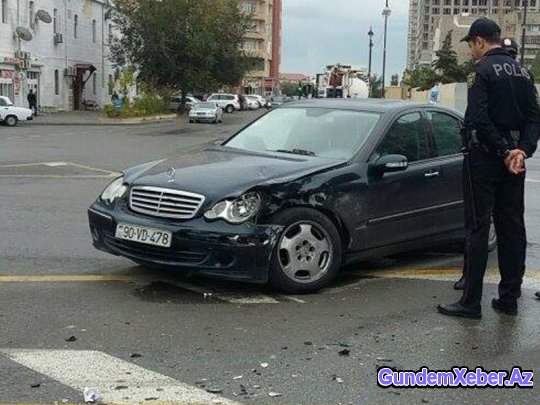 İcra Hakimiyyətinin qarşısında qəza: yaralılar var - FOTO