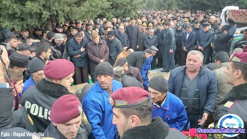 Ramil Usubov polislərin dəfn mərasimində - FOTOLAR + VİDEO