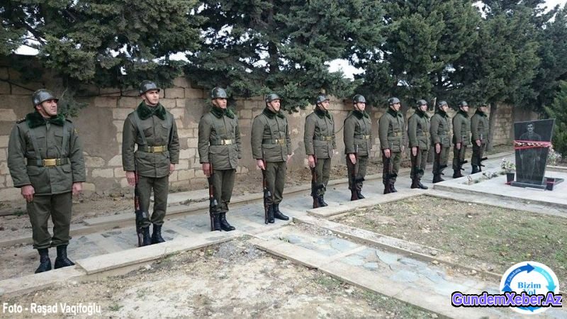Ramil Usubov polislərin dəfn mərasimində - FOTOLAR + VİDEO