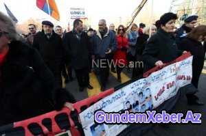 Ermənistan müxalifəti İrəvanda illik yürüşə başladı