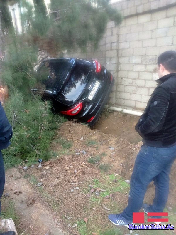 Bakıda avtomobil hasara çırpılıb