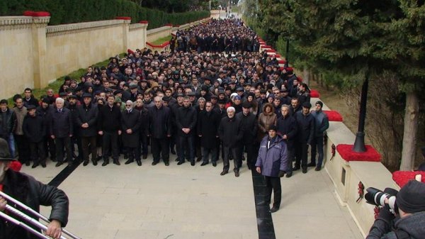 KXCP 20 yanvar şəhidlərini ziyarət etdi