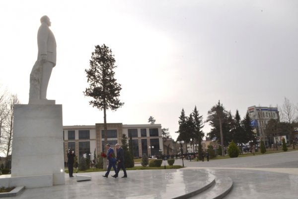 Biləsuvar rayonunda 2015-ci ilin sosial-iqtisadi inkişafının yekunları və qarşıda duran vəzifələrə həsr olunmuş hesabat yığıncağı keçirildi.