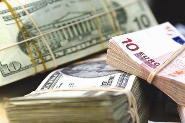 Azərbaycandan 50 min dollardan artıq valyuta yalnız banklar və poçt vasitəsi ilə çıxarılacaq