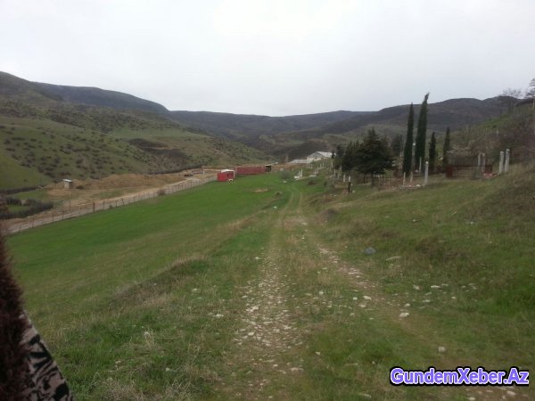 Ağstafanın Köhnəqışlaq kənd qəbirsanlığında məktəb