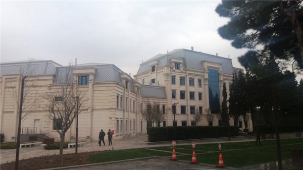 Xaləddin İsgəndərov icra hakimiyyətinin həyətində “moyka” açıb - REPORTAJ, FOTOLAR