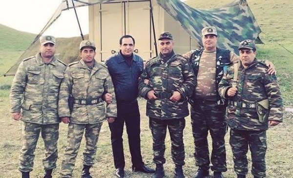 Manaf Ağayev oğulları ilə cəbhədə - FOTO