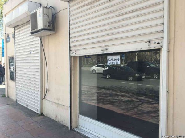 Bakının mərkəzində son aylar bağlanan dükanlar- [Fotolar]