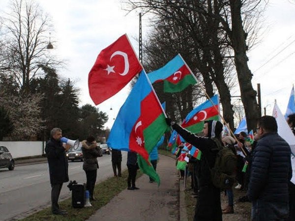 Ermənistan səfirliyi qarşısında etiraz aksiyası