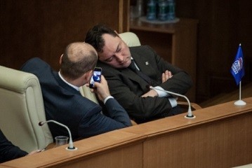 Dumada deputatlar kef edir... – Fotolar