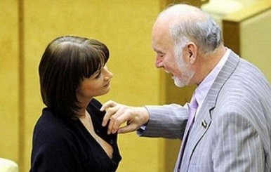 Dumada deputatlar kef edir... – Fotolar