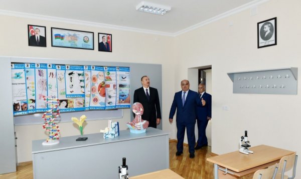 Riyaziyyat və informatika liseyine rüşvət - İTTİHAMI