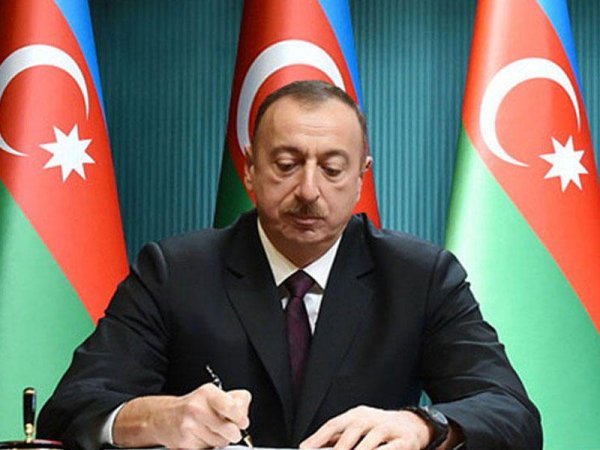 Prezident medal və fəxri adlar verdi - SİYAHI