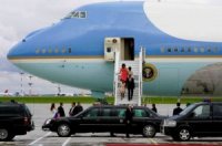 Obamanın təyyarəsi üçün təhlükə yarandı