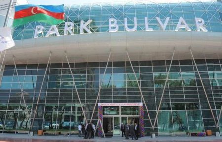 “Park-Bulvar”da açıq-aşkar soyqunçuluq - Dayanacaq qalmaqalı