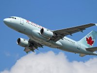 "Air Canada"nın təyyarəsi məcburi eniş edib
