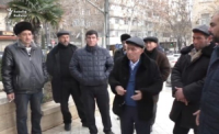 Fermerlər PA qarşısında  “Hektarlarla torpağımızı əlimizdən alıblar”