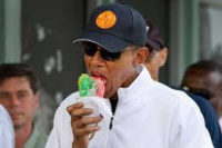 Obama 85 milyon dollar “yeyib”