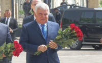 Ziya Məmmədova bir dəstə gül verib yola saldılar