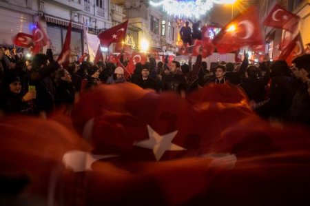 HOLLANDİYADA türklərə qarşı POLİS VƏHŞİLİYİ! 