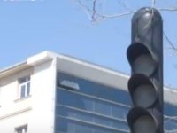 Bakıda bu küçədə işləməyən işıqforlar sürücüləri çətin vəziyyətə salır