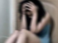 İllərlə doğma qızını zorladı: "Əlaqəyə girmədiyim zaman anamı döyürdü"