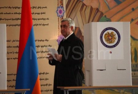 Sərksiyan seçki məntəqəsində gülünc vəziyyətə düşdü - Foto