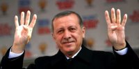 Türkiyə iqtisadiyyatı geriləmə dövrü yaşayır: Xarici kapital sürətlə ölkəni tərk edir