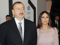 Prezident İlham Əliyev və xanımı 9 May - Qələbə Günü münasibətilə Bakıda keçirilən mərasimdə iştirak ediblər