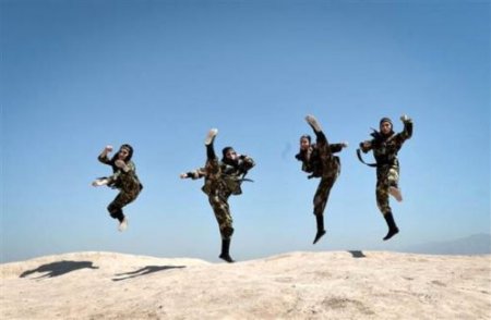  İranda yaşayan bu qadınların etdikləri sizi şoka salacaq - FOTO