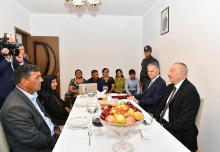 Prezident İlham Əliyev yenidən qurulan Cocuq Mərcanlı kəndində görülən işlərlə tanış olub - FOTO