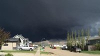 Kanadalı, tornado zamanı ot biçərkən məşhurlaşıb