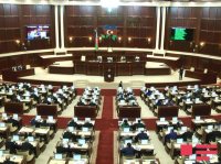 Azərbaycanda deputatlarla bağlı ŞOK TƏKLİF: yaltaqlıq qadağan olunsun!