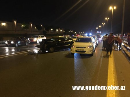Film kimi qəza – 005 nömrəli "BMW" yolu kəsdi, 6 maşın toqquşdu