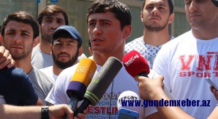Güləşçilərimizdən etiraz aksiyası: Federasiyanın iç üzü açıldı - Foto,Video