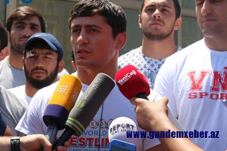 "Bəs deyirdilər dövlətimiz, bayrağımız uğrunda ölərik?" — Pul davası edən güləşçilərə sərt sözlər